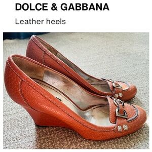 DOLCE & GABBANA Women’s Tan Wedge Leather Heels With Silver D&G Branding